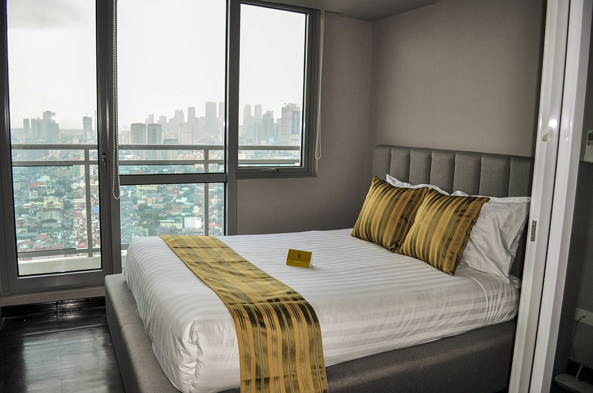 Siglo Suites @ The Acqua Private Residences マンダルヨン・シティ エクステリア 写真
