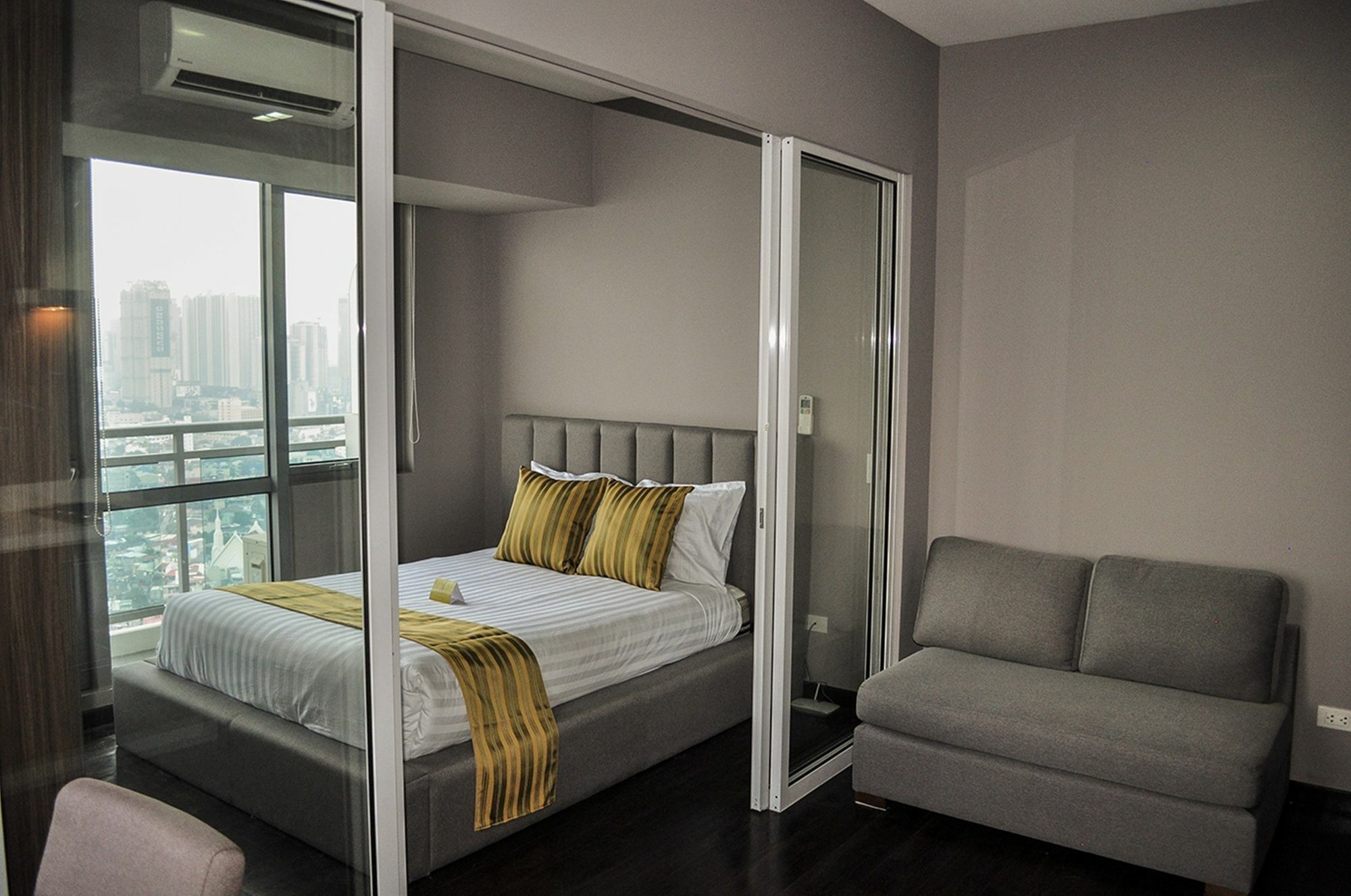 Siglo Suites @ The Acqua Private Residences マンダルヨン・シティ エクステリア 写真
