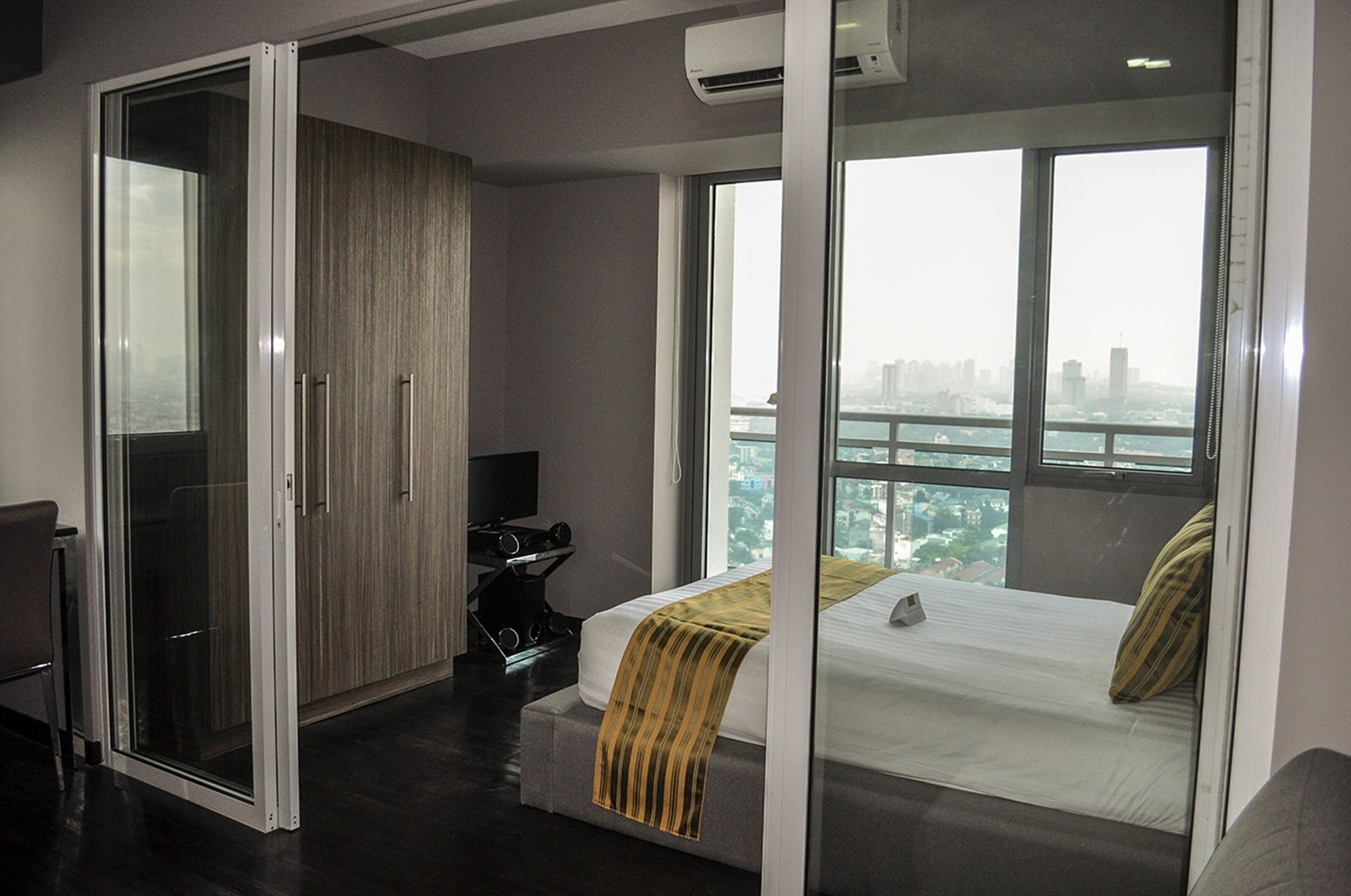 Siglo Suites @ The Acqua Private Residences マンダルヨン・シティ エクステリア 写真